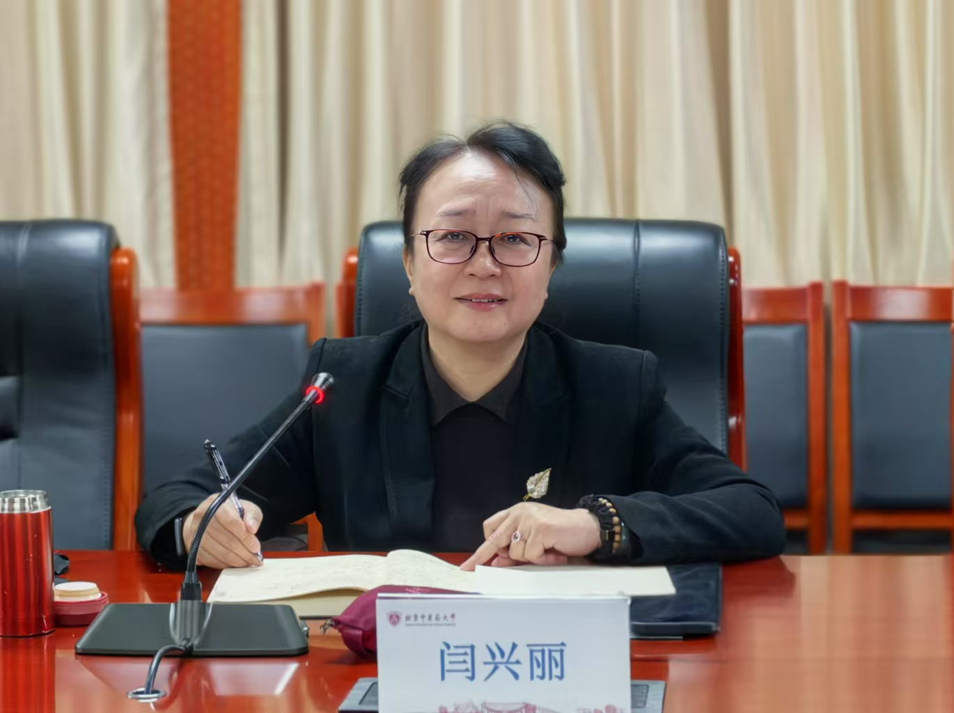 闫秘书长.jpg